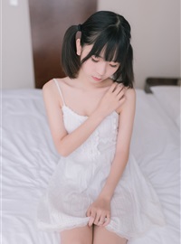A girl in white dress(15)